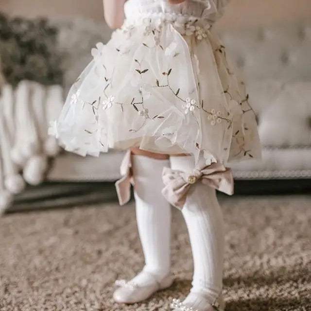 Petit Maison Kids Emma Linen Bow Socks - In Various Colours
