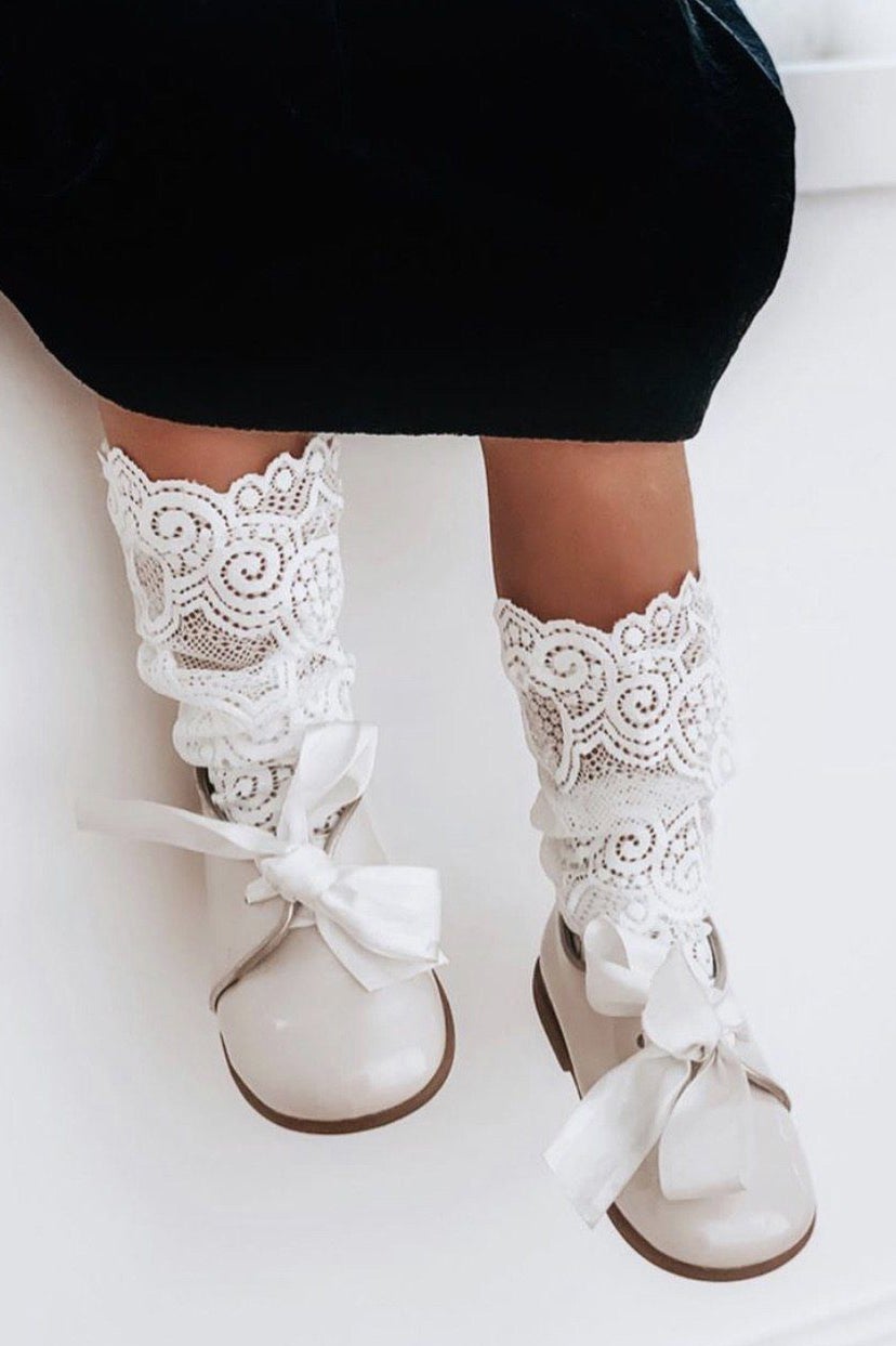 Petit Maison Kids Alice Lace Socks in White or Pink