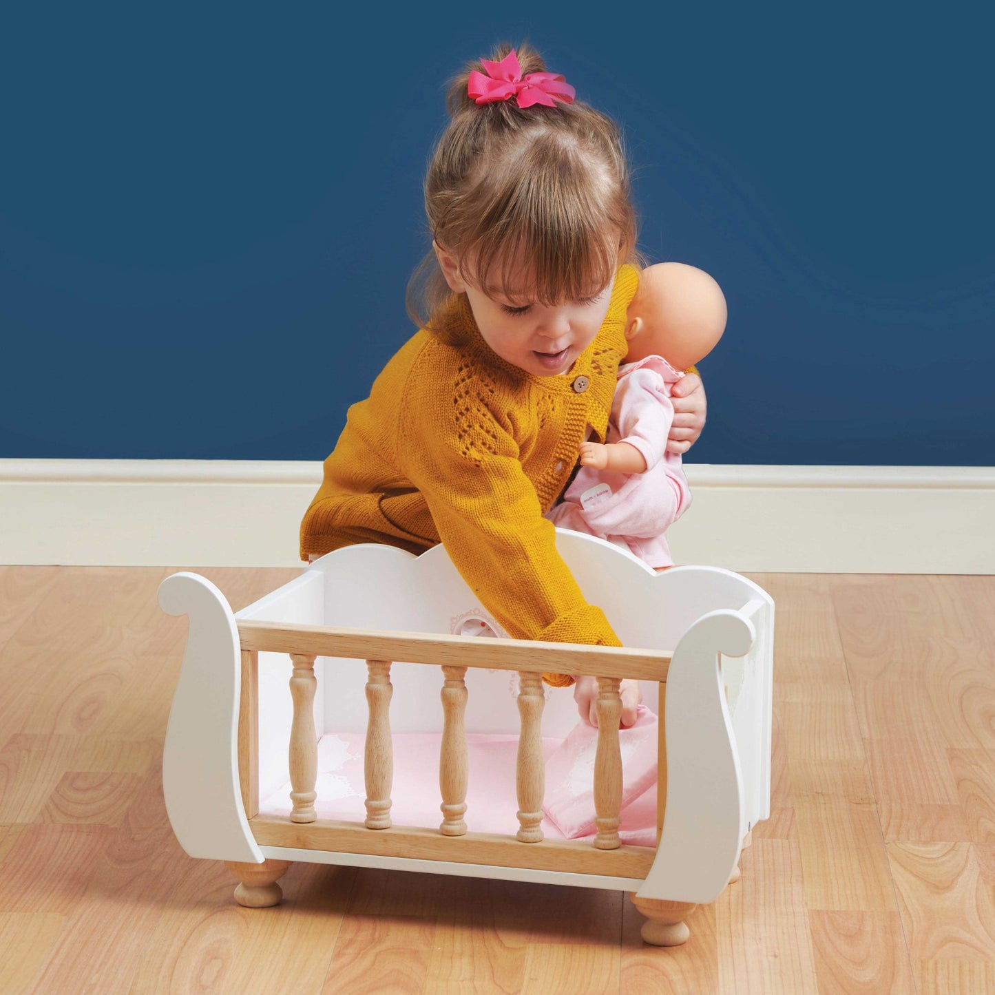 Le Toy Van Doll Sleigh Cot & Crib