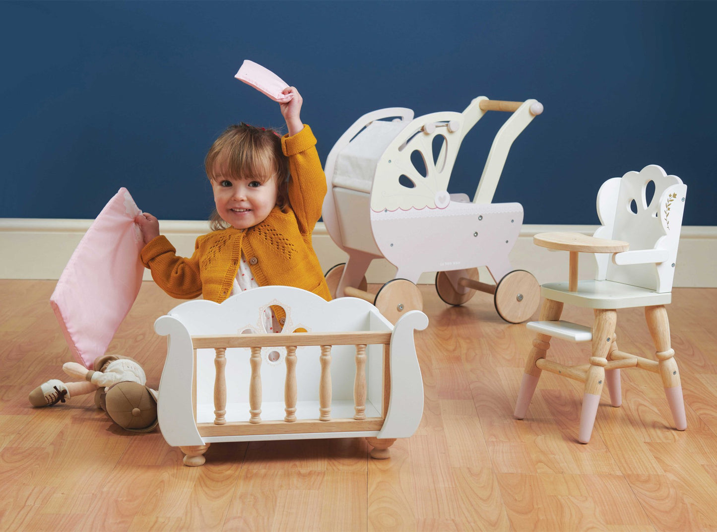 Le Toy Van Doll Sleigh Cot & Crib