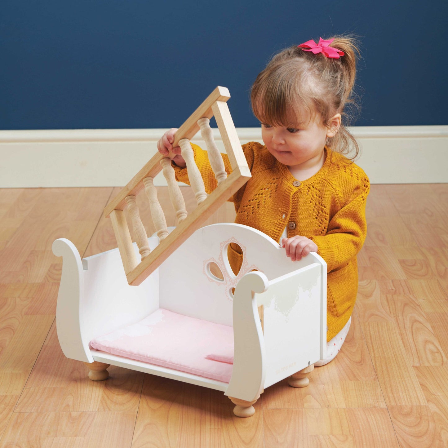 Le Toy Van Doll Sleigh Cot & Crib