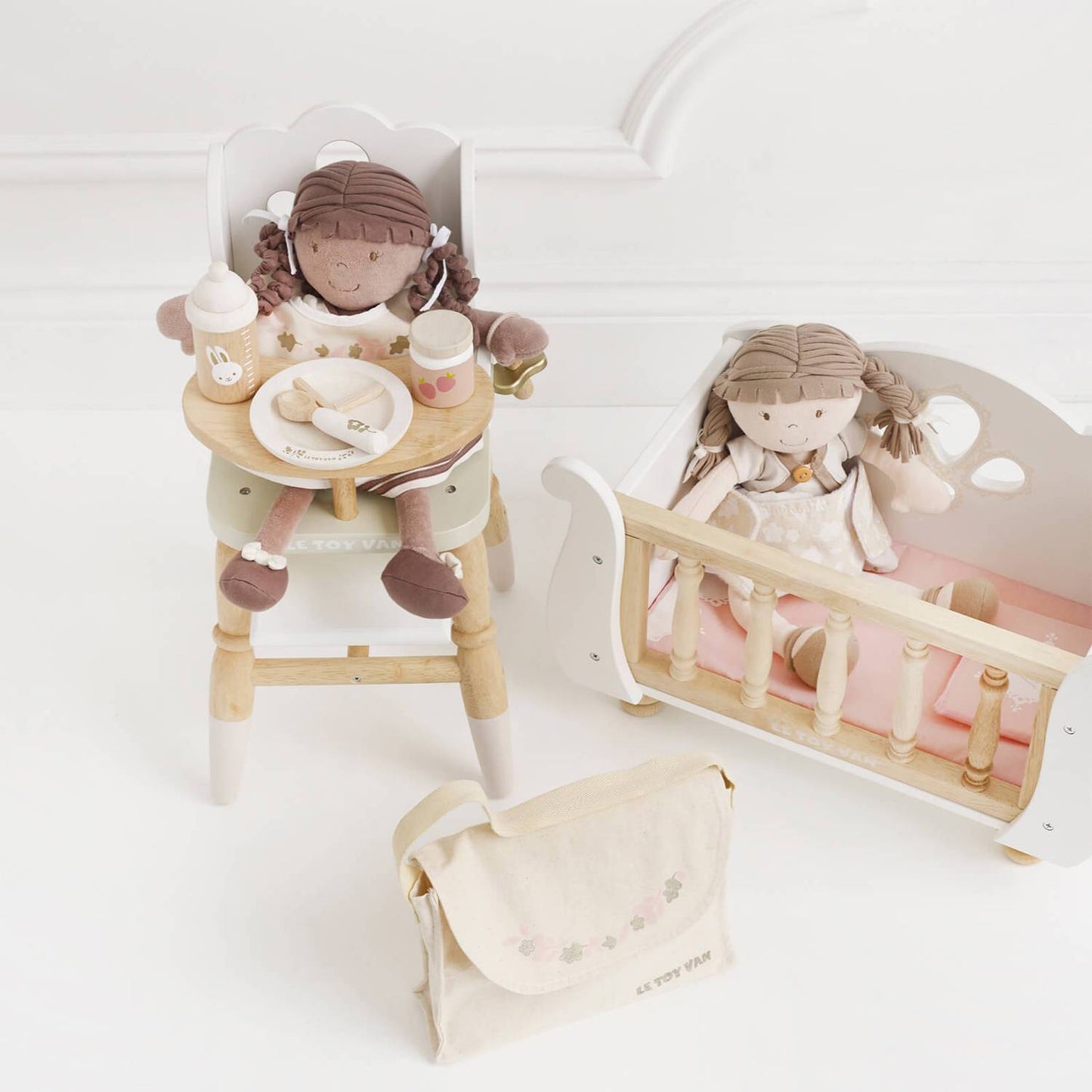 Le Toy Van Doll Nursing Set